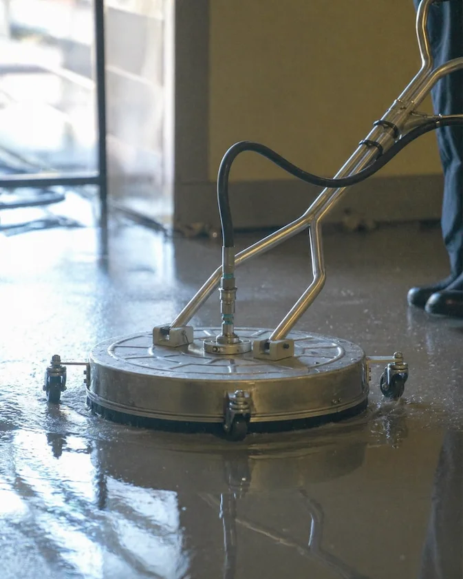 Surface cleaner maintaining an exterior floor for recurring service upkeep